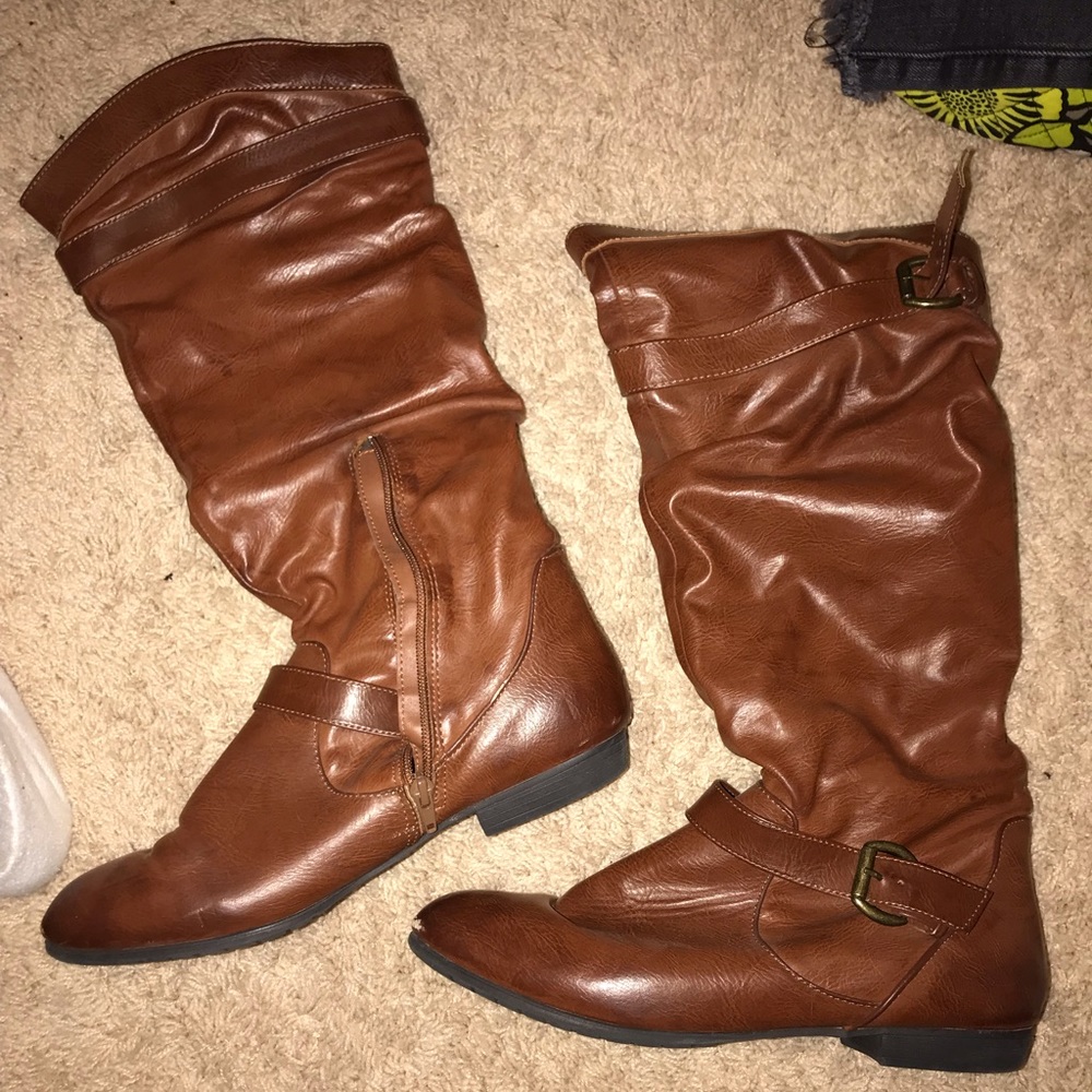 Shin high boots